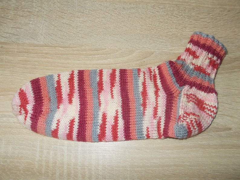 Sockenhexe liebevoll selbst gestrickte Sneaker Socken Gr. 38 /39 image 1