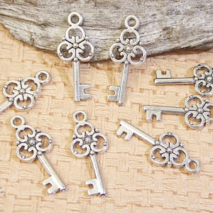 20/50x SCHLÜSSEL Anhänger Charm, Metallanhänger 23x9mm 1190 Bild 1