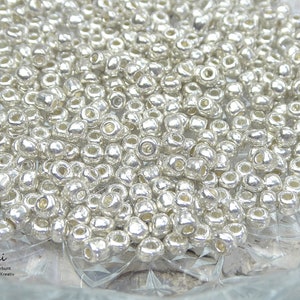 50g 52,00EUR/kg Rocailles metallic 6/0 4mm verschiedene Farben 1467 silber