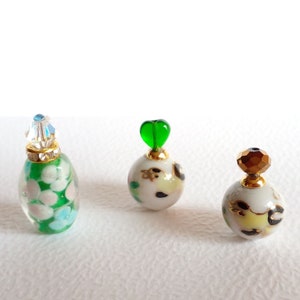 Miniaturowy zestaw 3 butelek perfum, wyposażenie domku dla lalek