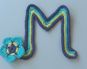 Crochet grand M (ou O) et fleur