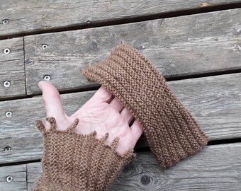 Wrist warmers made of wool / camel hair, hand-knitted with small nubs, size S