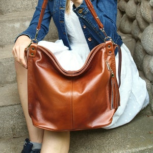 Cognac Leather HOBO bag, shoulder bag, crossbody purse, diaper bag, hobo bag, large purse, zipper top, Every Day Bag, Women brown bag