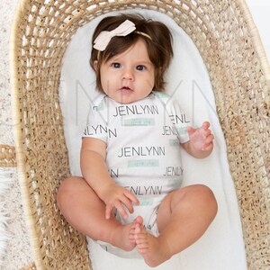 Weißer Bodysuit Mockup auf Baby, Mockup, Benutzerdefinierte Baby Bodysuit Mockup, Baby-Girl-Body, Mädchen-Rohling, Bodysuit-Mockup, Bodysuit