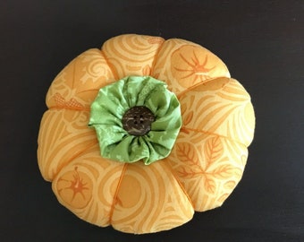 Handmade pin cushion, pumpkin pin cushion, seamstress gift pin cushion, quilters gift, stuffed pumpkins decor, Thanksgiving pumpkin decor