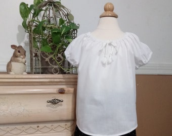 Witte katoenen boerenblouse meisjes: zomertop in vintagestijl