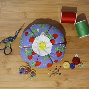 Großes Nadelkissen, Erdbeer Nadelkissen, Näherin Geschenk, Quilter Geschenk, einzigartiges Geschenk für sie, Schneider Geschenk, handgefertigtes Nadelkissen, Neuheit Geschenk