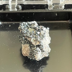 Hematite Tepetate - Thumbnail Crystal - San Luis Potosí, Mexico