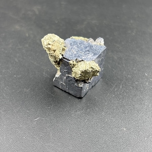 Pyrit auf Galena - Kristall Specimen