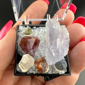 Puede incluir: Un letrero de madera rústica con la frase "Welcome to our home" en letras blancas. El letrero presenta un acabado envejecido y un diseño sencillo y acogedor, perfecto para la decoración de la entrada.