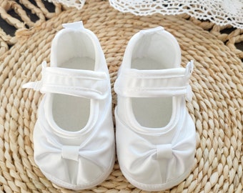 White satin shoes, baby baptism shoes, white baby christening booties, white booties for christening, Satin bow shoes