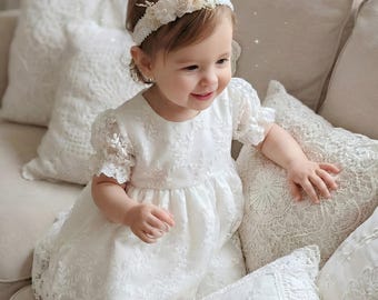 Robe de baptême en dentelle brodée écru : Robe de baptême pour bébé fille