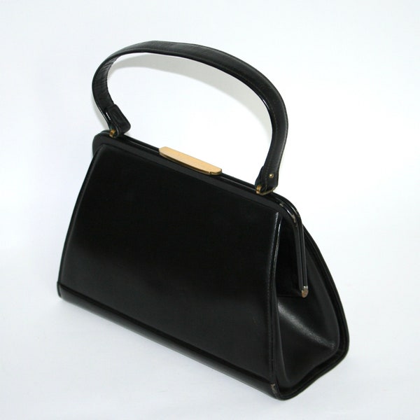 Vintage-style baguette shoulder bag main image 0