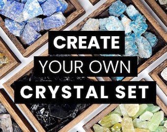 Puede incluir: Crea tu propio conjunto de cristales. Una colección de varios cristales en pequeñas cajas de madera. Los cristales son de diferentes colores y formas.