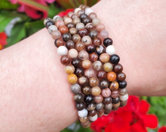 Handgjort armband i förstenat trä | Naturliga kristallpärlor, minimalistisk stil, anpassad storlek, andlig eller självvårdande gåva