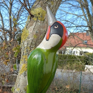 Green woodpecker made of ceramic, frost-proof, unique, bird woodpecker, garden decoration (A)