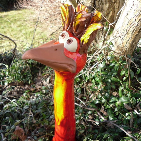 Heckenvogel XL aus Keramik rot, frostsicher, Unikat, (C)  Stehhaare, Gartendeko