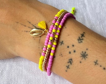 Muschel-Armband dreireihig Ibiza, Glasperlen Miyuki in lila, gold, neon gelb mit Quaste