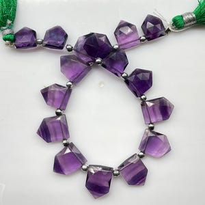 Forme de pentagone à facettes en fluorite naturelle, perles de briolette, perles pyramidales de pierres précieuses en vrac, fil de 10,5-13,5 mm (20,8 cm) .LT-33(D)