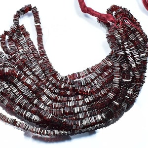 Perline Heishi quadrate di granato del Mozambico Perline Heishi di granato 4-5 mm Perline quadrate piatte di granato Chips di granato, filo da 15" ..LT27-H7