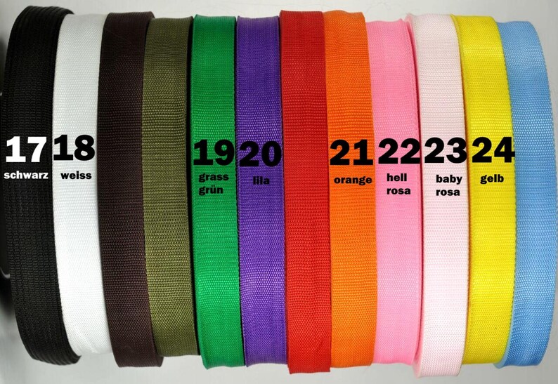 Mehrere Rollen hochwertiges 30 mm Gurtband in Grün, Dunkelblau, Weiß, Rosa, Hellblau, Braun, Beige, Lila, Pink und Grau. Strapazierfähiges Gurtband für Taschen, Rucksäcke, Schultergurte, Hundeleinen, Gürtel sowie kreative Näh- und DIY-Projekte. Robustes, fein gewebtes Band für langlebige und professionelle Handarbeiten.