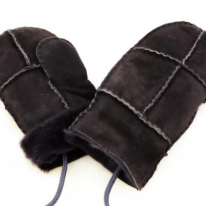Lambskin mittens with thumb for babies and toddlers