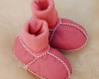 Baby Lammfell Walkschuhe mit Strickbund Krabbelschuhe Babyschuhe - lachsrot