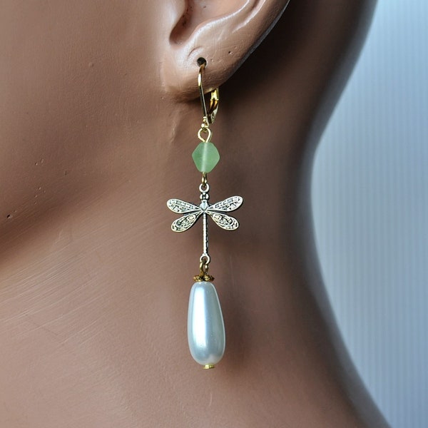 Ohrringe *dragonfly steampunk Messing Libelle Glasperlen weiß grün Ohrhänger Edelstahlhaken vergoldet  Glastropfen