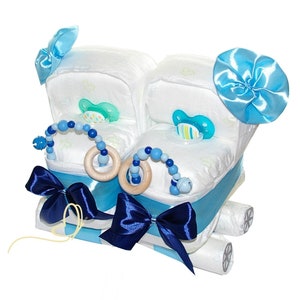 Torta di pannolini gemelli personalizzati Passeggino pannolino blu baby boys pinza con nome Regalo per nascita, baby shower, battesimo,.. immagine 1