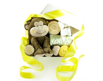 dubistda-WINDELTORTEN-® Baby Geschenkbox zur Geburt SAFARI gelb neutral | Geschenkkorb mit Spieluhr 6-teilig