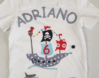 PRIPI* Camiseta de Barco Pirata - personalizada con nombre a pedido * Camiseta de Cumpleaños *