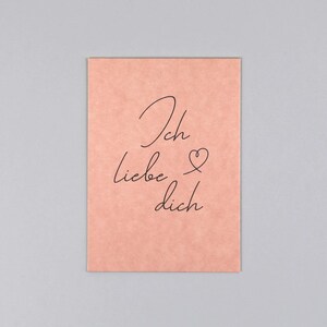 Postkarte, Holzschliffpappe, Ich liebe dich, Handschrift, schwarz, Lachs, Herz // Postkarte Paul Liebe