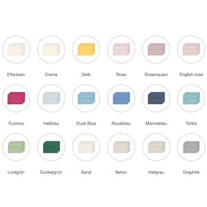 Op de afbeelding: Een kleurenkaart met 36 verschillende kleuren, elke kleur wordt weergegeven door een klein vierkant in een cirkel. De kleuren zijn in het Duits gelabeld, waaronder wit, cr&egrave;me, geel, roze, rood, wijnrood, fuchsia, lichtblauw, donkerblauw, koningsblauw, marineblauw, turquoise, lichtgroen, saliegroen, limoengroen, donkergroen, zand, beton, lichtgrijs, grafiet en zwart.