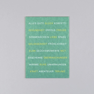 Postkarte, Holzschliffpappe, Wörter, Typo, Komplimente, Bleib so wie du bist, opal, gelb // Postkarte Till Grün