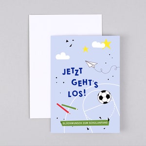 Einschulungskarte, Schulanfang, Fußball, Schulhof, Grußkarte mit Umschlag // Klappkarte Pia Blau
