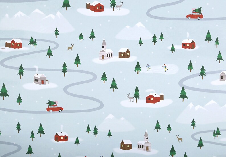 Puede incluir: Una escena de invierno azul y blanca con casas rojas, &aacute;rboles verdes y monta&ntilde;as blancas. Hay coches con &aacute;rboles de Navidad en la parte superior conduciendo por caminos sinuosos. Tambi&eacute;n hay personas esquiando y ciervos en la escena.