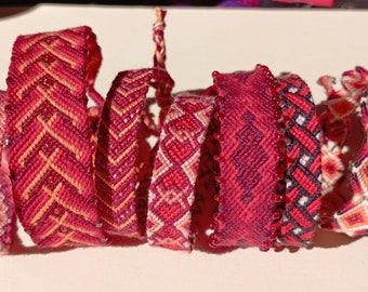 rote brasilianische Armbänder