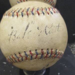 Réplica de la pelota de béisbol autografiada de Babe Ruth de 1916 * Nuevo diseño para 2019 *