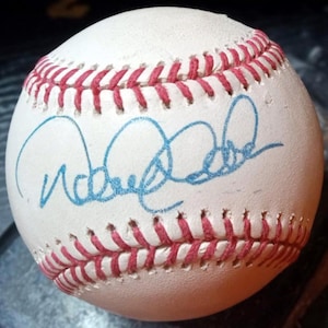 NEUES DESIGN Derek Jeter Replica signierter Baseball