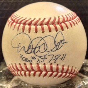 NEUES DESIGN Derek Jeter 3.000 Hits Replica Autogrammed Baseball