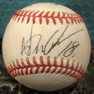 NEUES DESIGN FÜR 2024 * Yoshinobu Yamamoto Replik Autogrammed Baseball Version #2