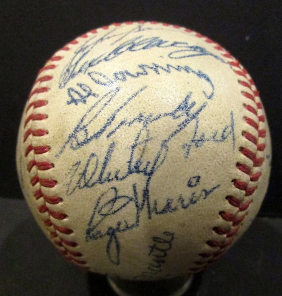 1961 New York Yankees Replica Team Signed Baseball Mickey 