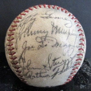 1941 New York Yankees Team Signed Replica Baseball w/ DiMaggio, Rizzuto, Gomez, Combs + Many More