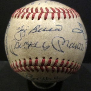 Replica della squadra dei New York Yankees del 1961, baseball firmato da Mickey Mantle, Roger Maris, Yogi Berra e molti altri