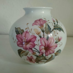 AK Kaiser W. Germany Model Liliane - Designer: K. Nossek vintage romantic ball vase made of porcelain 1960s