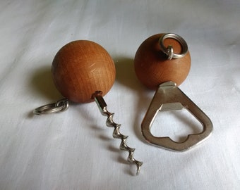 Vintage Flaschenöffner und Korkenzieher aus Holz mit Aufhänger 1960er Jahre