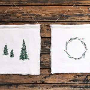 Embroidered linen picture fir trees / Christmas wreath, Christmas decoration for the wall dark green / red, Christmas picture on linen Advent decoration