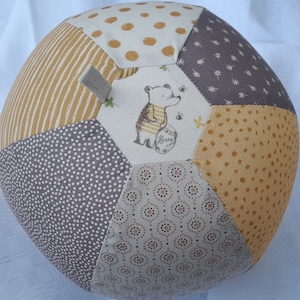 Luftballonhülle Honigbär mit Schlaufe 1. Geburtstag wie schön, dass Du geboren bist ... Geschenk,Stoffball,senfgelb,beige,natur,Baby Bild 1