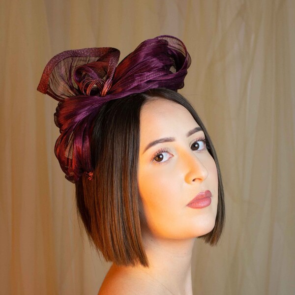 Burgunderfarbener Hochzeits-Fascinator für Damen – Hochzeitsgasthut – Burgunderfarbener Hochzeitskopfschmuck – Soa-Kreation – Maison Belema Millinery