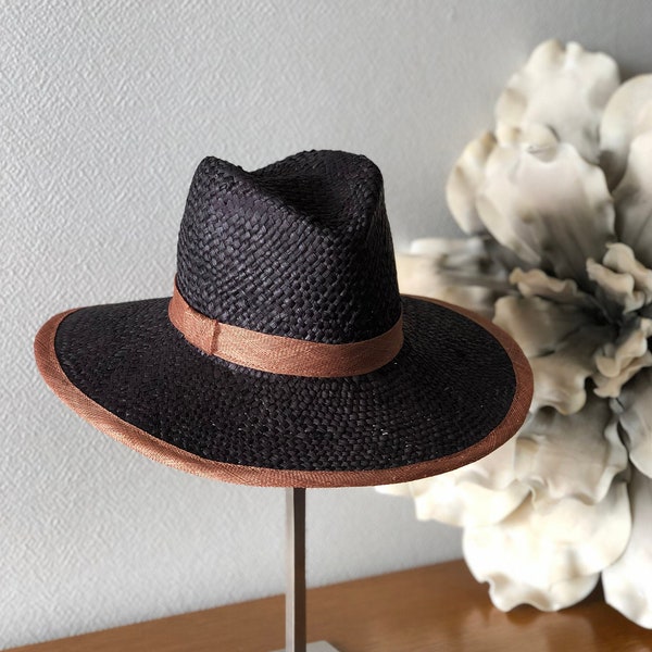 Chapeau d'été en paille marron style borsalino pour femme - Chapeau de plage - Chapeau de soleil marron - Maison Belema